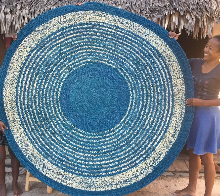 Tapis rond en raphia naturel & bleu - Patricielle - 180 cm Intimani Ethnique chic