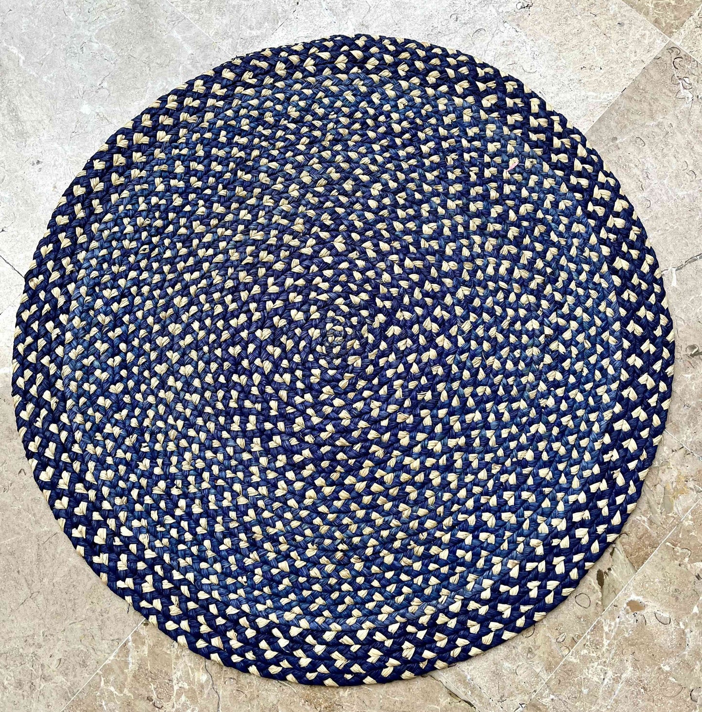 Tapis rond en raphia naturel & bleu foncé - Séraphine - 60cm Intimani Ethnique chic